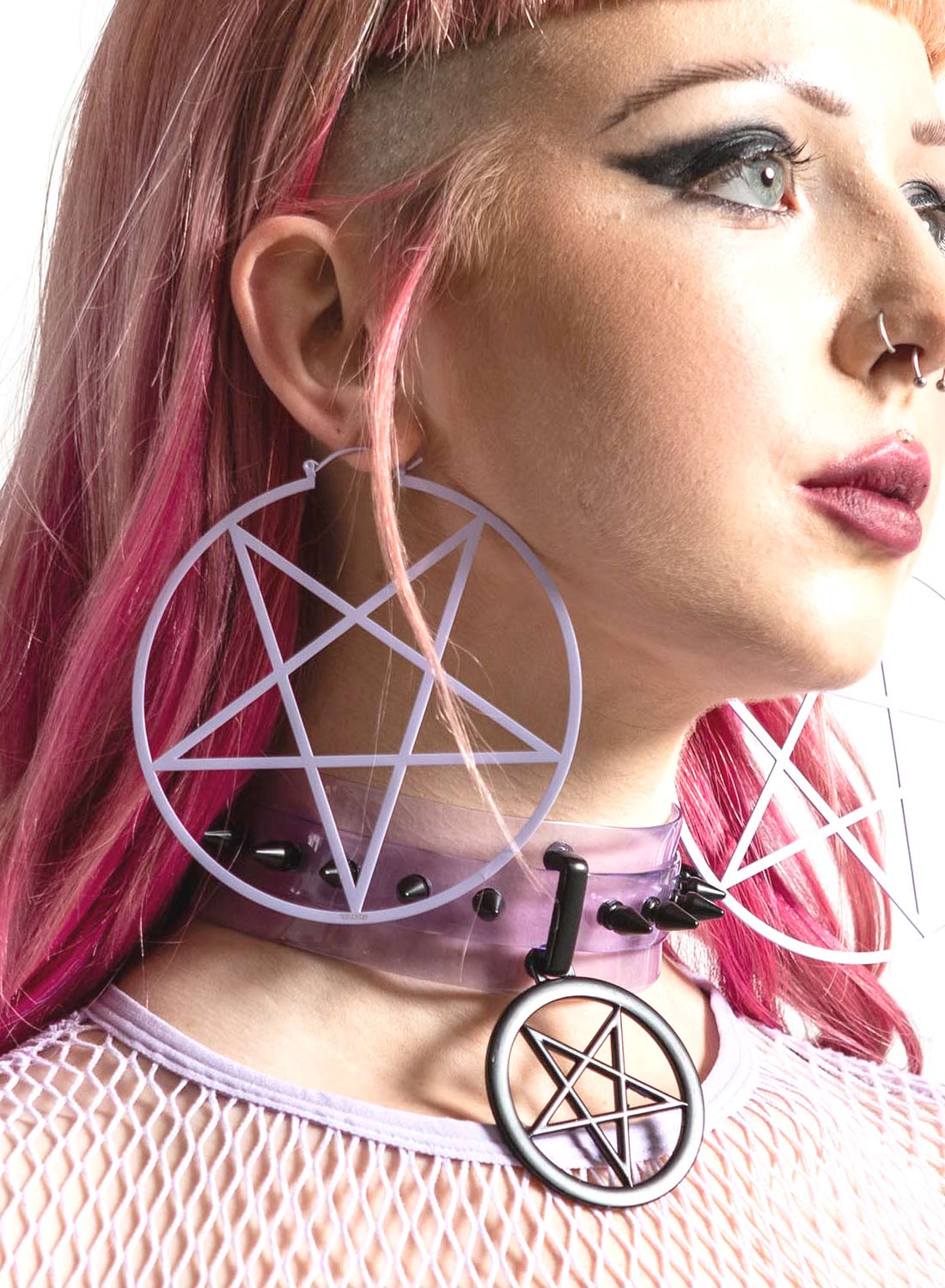 Killstar lila pentagram örhängen