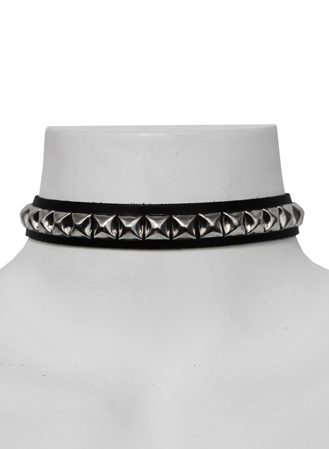 1 Row Small Peramids Studs Leather Choker